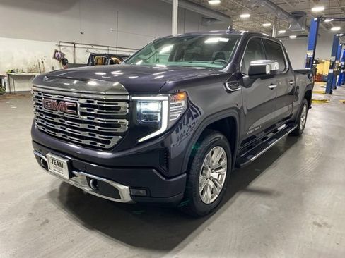 Used 2023 GMC Sierra 1500 Denali w/ Technology Package AWD/4WD image 2