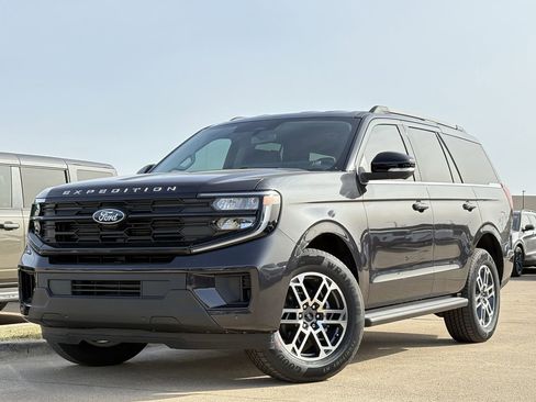 New 2026 Ford Expedition Active image 1