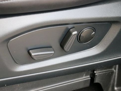 Used 2020 Ford Explorer XLT w/ Equipment Group 202A AWD/4WD image 18