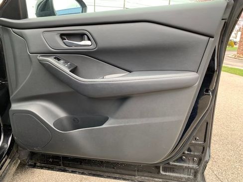 Used 2025 Nissan Rogue SV image 18