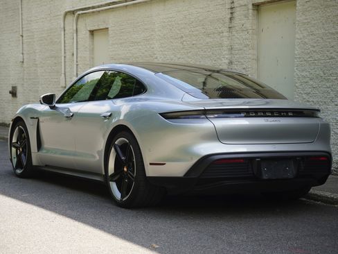 Used 2021 Porsche Taycan RWD image 4