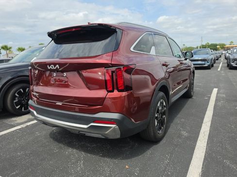 Certified 2024 Kia Sorento S w/ Panoramic Sunroof Package FWD image 18