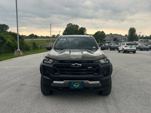 Used 2024 Chevrolet Colorado Trail Boss w/ Advanced Trailering Package AWD/4WD image 8