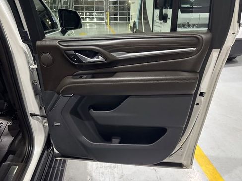 Used 2021 GMC Yukon XL Denali w/ Denali Premium Package AWD/4WD image 37