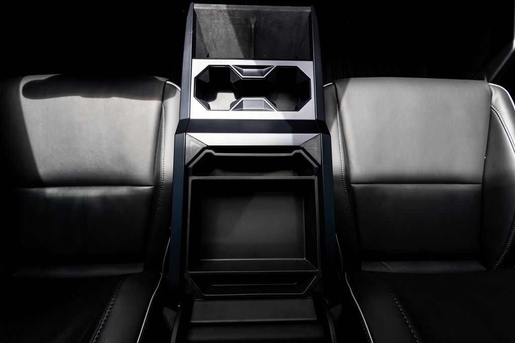 Used 2024 Tesla Cybertruck AWD Crew Cab image 34