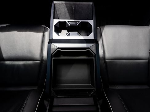 Used 2024 Tesla Cybertruck AWD Crew Cab image 34