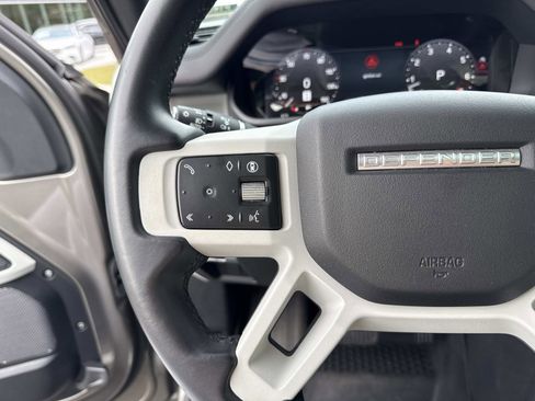 Used 2024 Land Rover Defender 110 S image 30