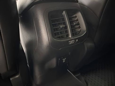Used 2018 Jeep Cherokee Latitude Plus w/ Comfort/Convenience Group FWD image 36