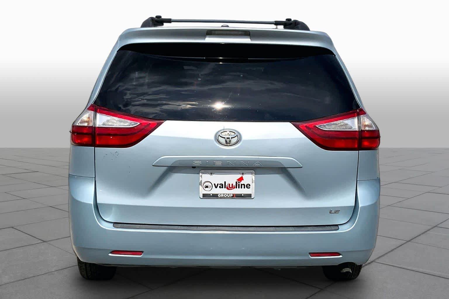 Used 2015 Toyota Sienna LE FWD image 4