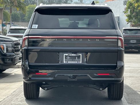 New 2026 Lincoln Navigator L Black Label AWD/4WD image 4