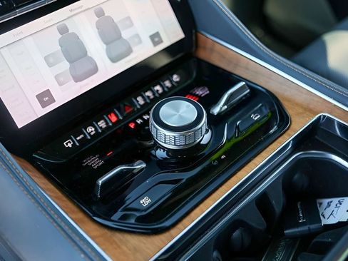 Used 2024 Jeep Grand Wagoneer Series III image 21