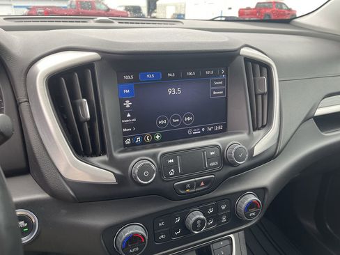 Used 2023 GMC Terrain SLT image 13