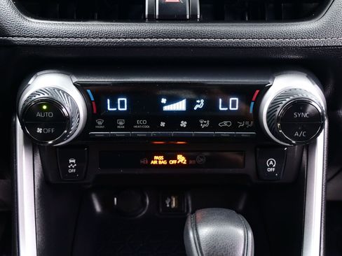 Used 2025 Toyota RAV4 XLE AWD/4WD image 20