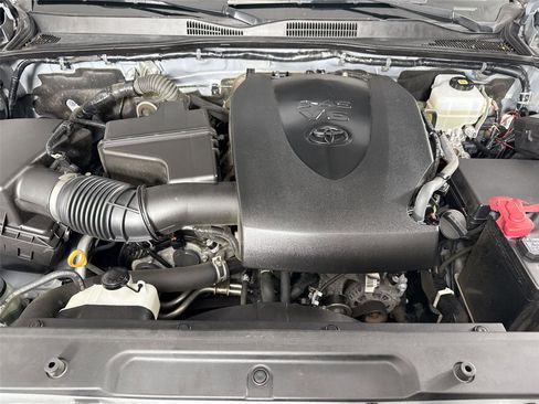 Used 2021 Toyota Tacoma TRD Off-Road AWD/4WD image 38