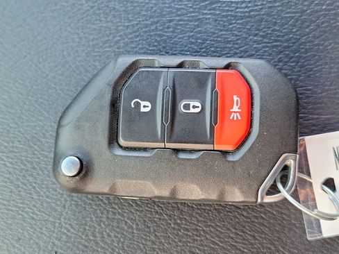 Used 2022 Jeep Wrangler Unlimited Sahara image 31