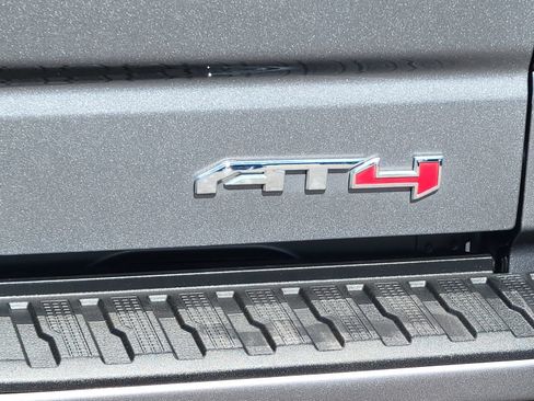 Used 2022 GMC Sierra 1500 AT4 w/ AT4 Preferred Package AWD/4WD image 11