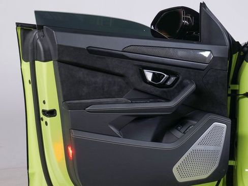 Used 2022 Lamborghini Urus image 28