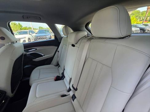 Certified 2025 Audi Q5 Premium w/ 19" Wheel Package AWD/4WD image 12