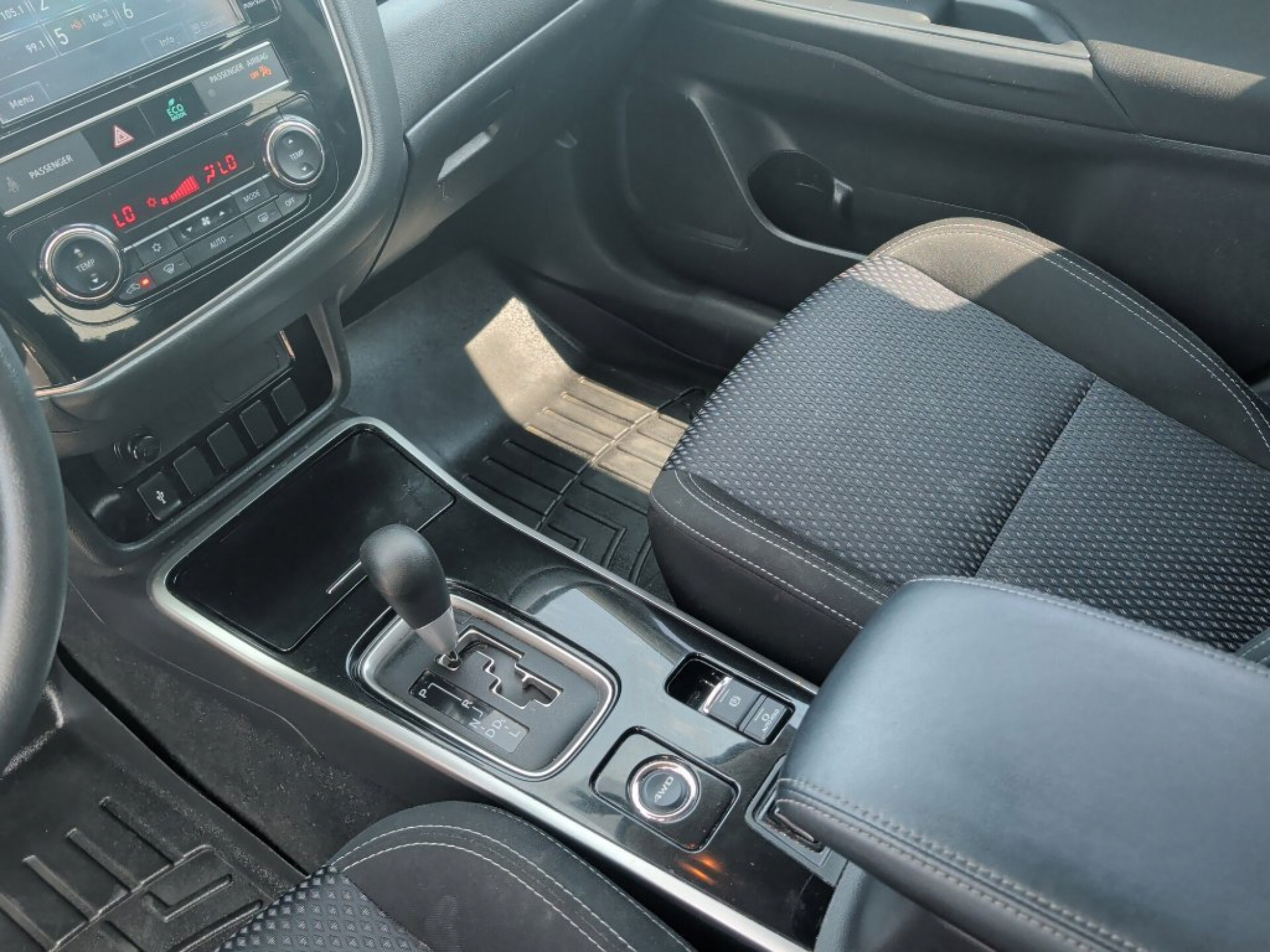 Used 2019 Mitsubishi Outlander ES AWD/4WD image 27