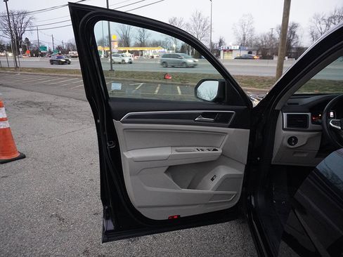 Used 2021 Volkswagen Atlas SE w/ Panoramic Sunroof Package image 26