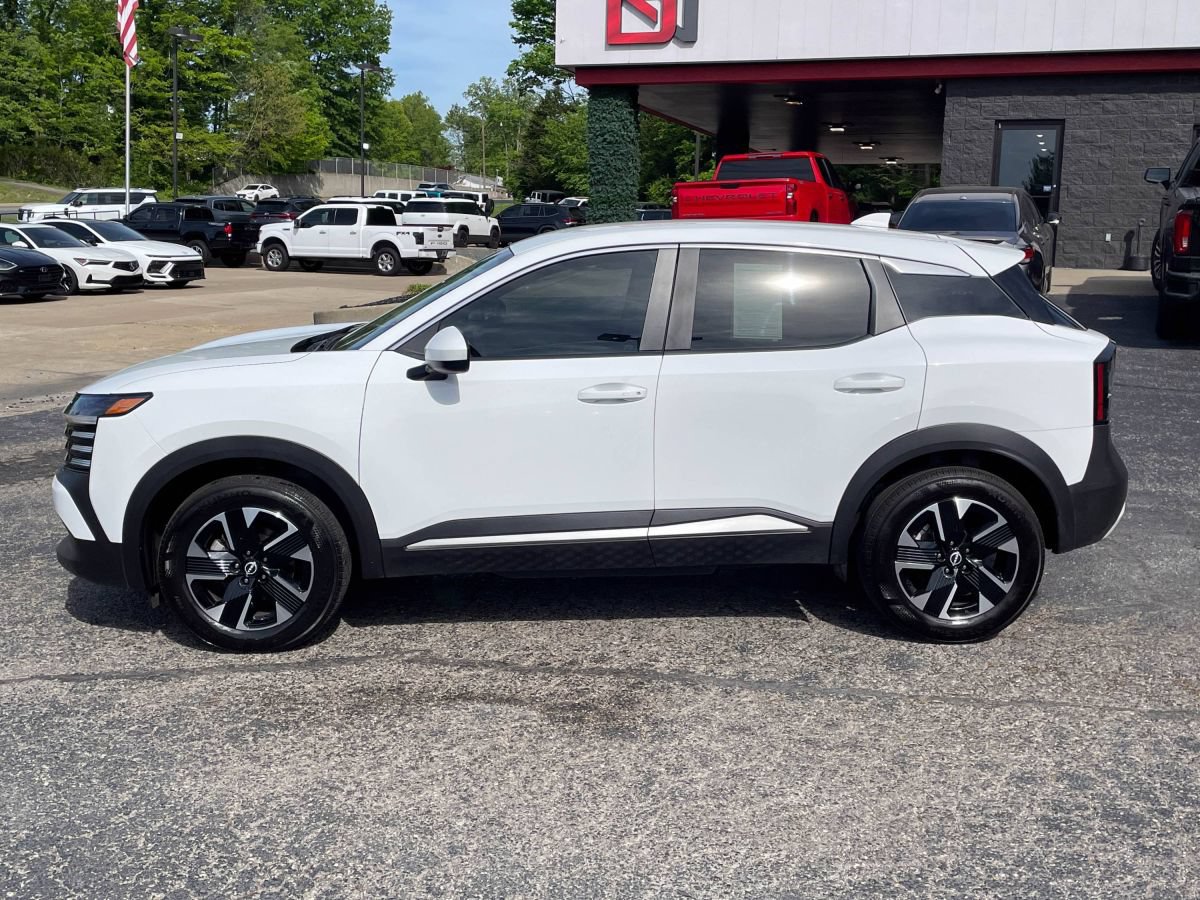 Used 2025 Nissan Kicks SV AWD/4WD image 3