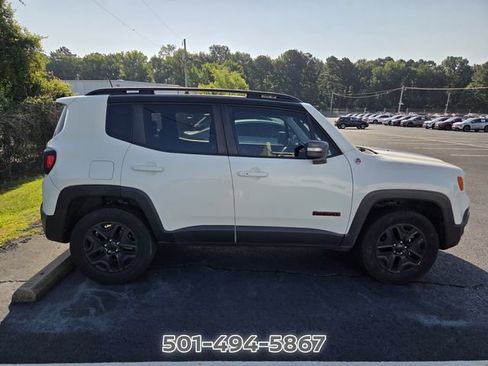 Used 2018 Jeep Renegade Trailhawk w/ UConnect 8.4 Nav Group AWD/4WD image 4