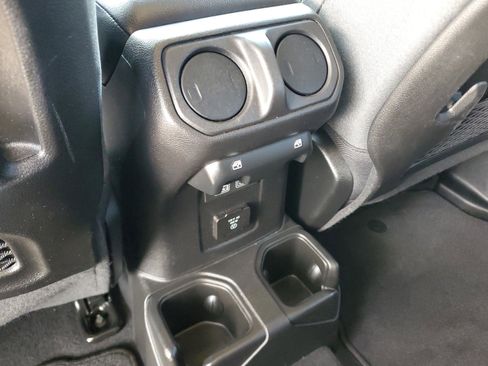 Used 2025 Jeep Wrangler Unlimited Rubicon w/ Convenience Group image 15