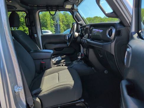 Used 2019 Jeep Wrangler Unlimited Sahara AWD/4WD image 46