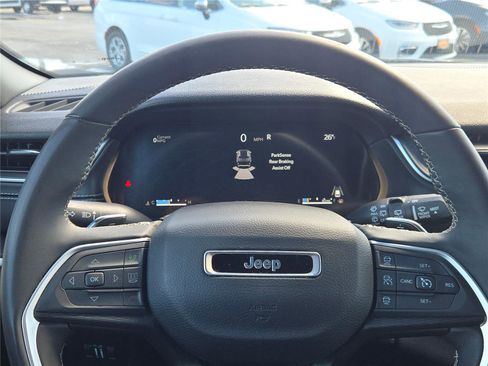 Certified 2024 Jeep Grand Cherokee Altitude image 38