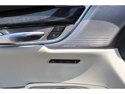 Used 2020 Cadillac XT6 Premium Luxury FWD image 32