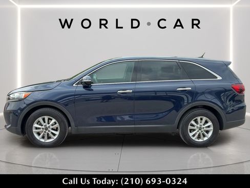 Used 2019 Kia Sorento FWD V6 image 4