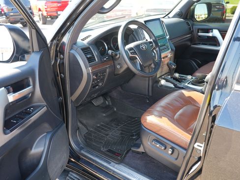 Used 2016 Toyota Land Cruiser AWD/4WD image 13