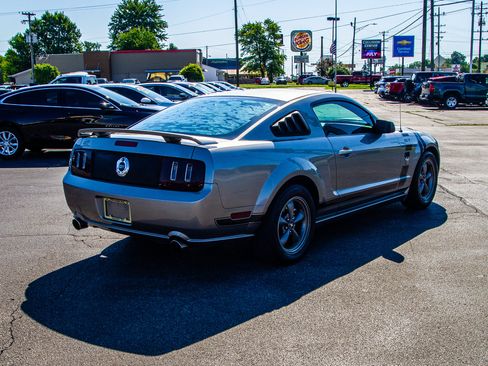 Used 2009 Ford Mustang GT Premium RWD image 7