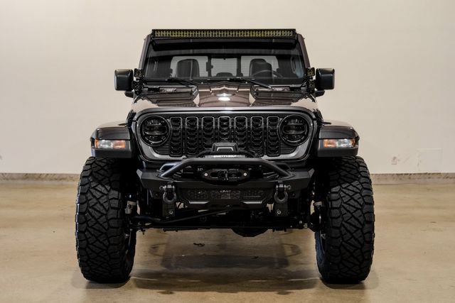 Used 2025 Jeep Gladiator Sport AWD/4WD image 2