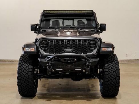 Used 2025 Jeep Gladiator Sport image 2