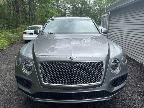 Used 2018 Bentley Bentayga Activity image 16