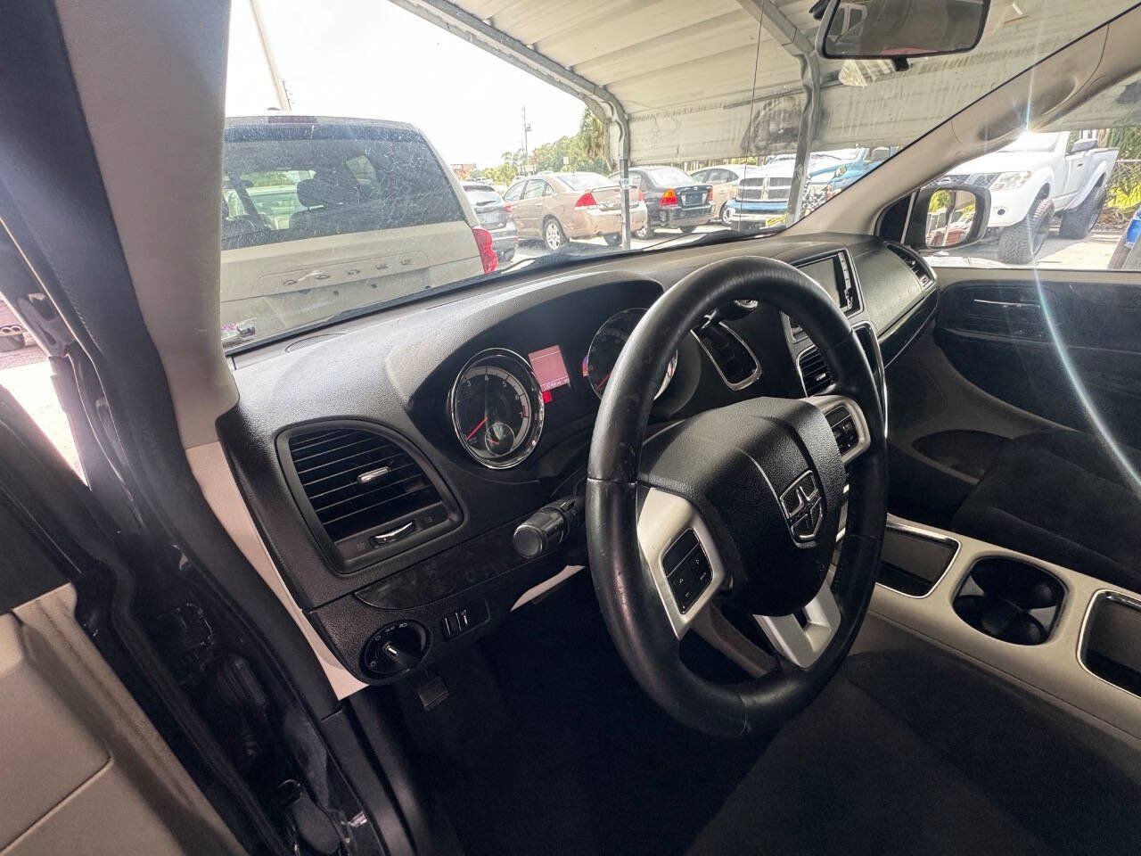 Used 2016 Dodge Grand Caravan SXT w/ Rear Park Assist Package FWD image 13