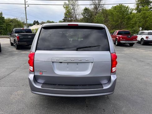 Used 2019 Dodge Grand Caravan SXT w/ Blacktop Package FWD image 6