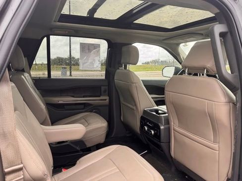 Used 2019 Ford Expedition Limited w/ Equipment Group 302A AWD/4WD image 32