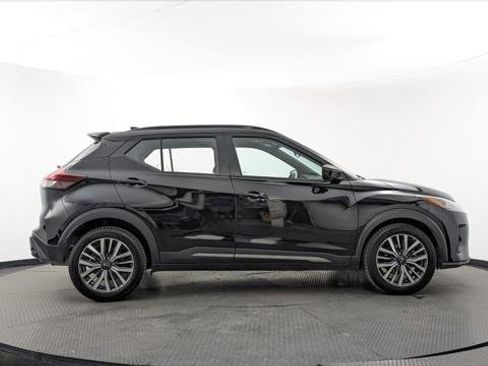 Used 2024 Nissan Kicks SR image 8