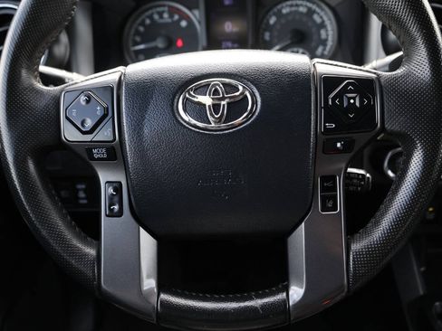 Used 2020 Toyota Tacoma TRD Off-Road w/ TRD Premium Off Road Package AWD/4WD image 18