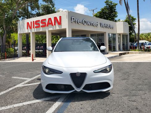 Used 2022 Alfa Romeo Giulia Ti image 2