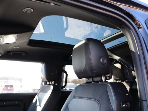 Used 2023 Land Rover Defender 90 X-Dynamic SE image 29