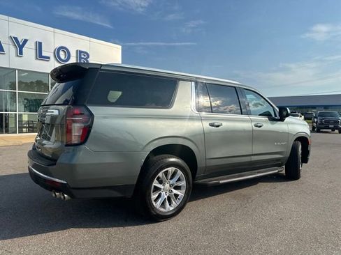Used 2023 Chevrolet Suburban Premier AWD/4WD image 19