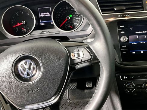 Used 2020 Volkswagen Tiguan SE image 15