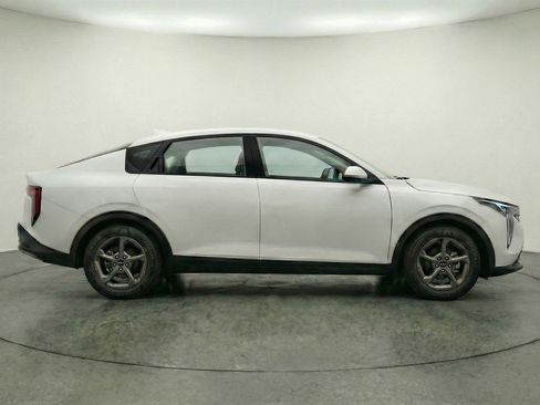 Used 2025 Kia K4 LXS image 11