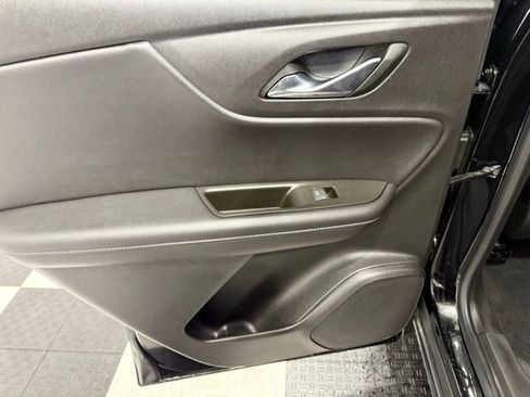 Used 2025 Chevrolet Blazer LT image 18