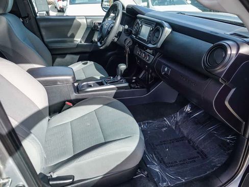 Used 2018 Toyota Tacoma SR image 15