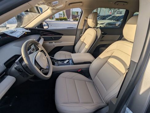 New 2025 Lincoln Nautilus Premier image 10