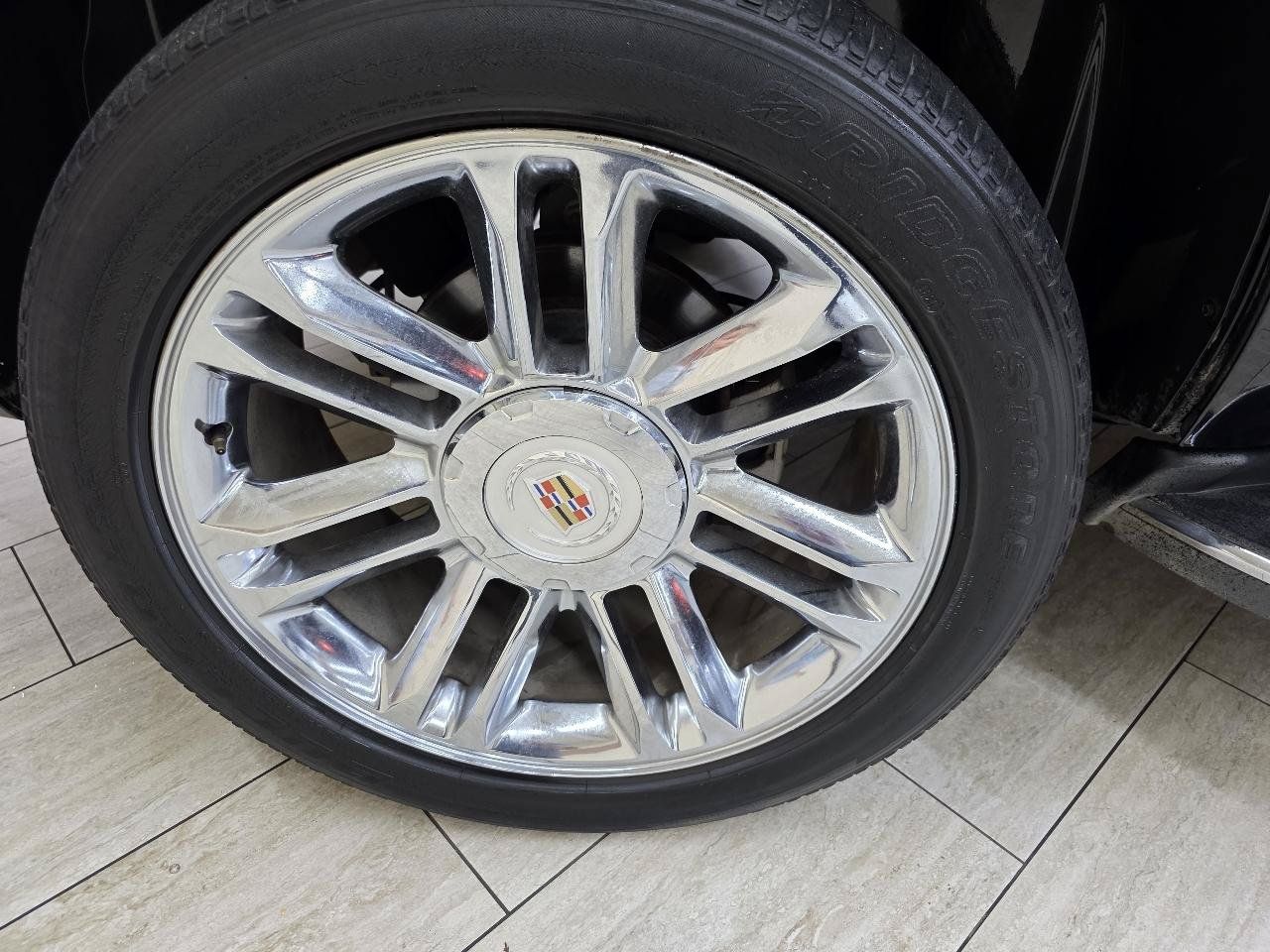Used 2012 Cadillac Escalade Luxury RWD image 40